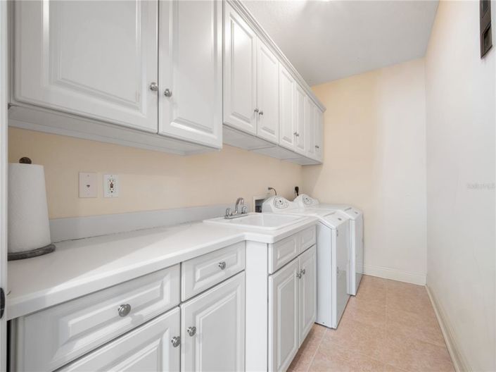 Image No.40-5 Bed Property for sale