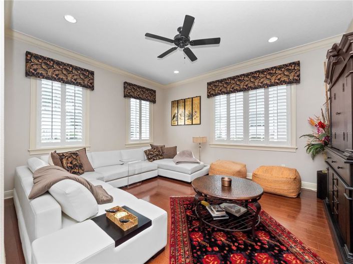 Image No.7-5 Bed Property for sale