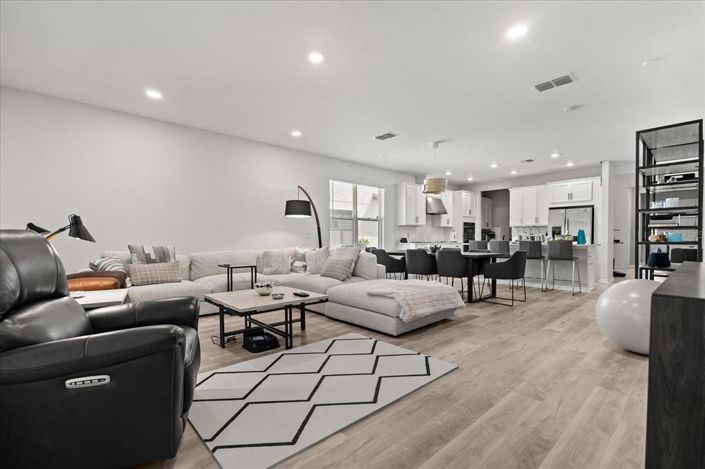 Image No.2-4 Bed Property for sale