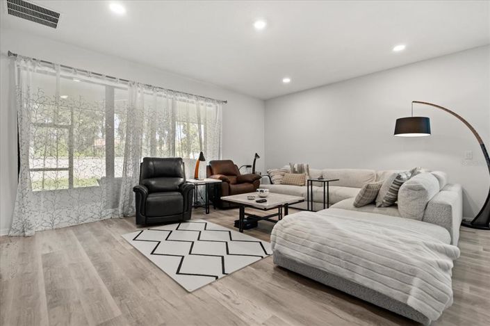 Image No.3-4 Bed Property for sale