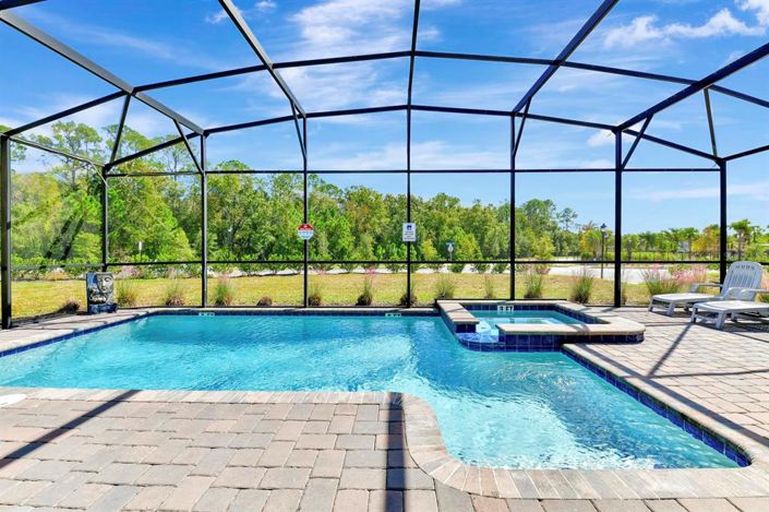 Image No.5-9 Bed Property for sale