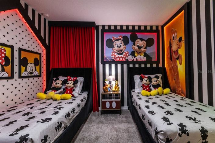 Image No.12-10 Bed Property for sale