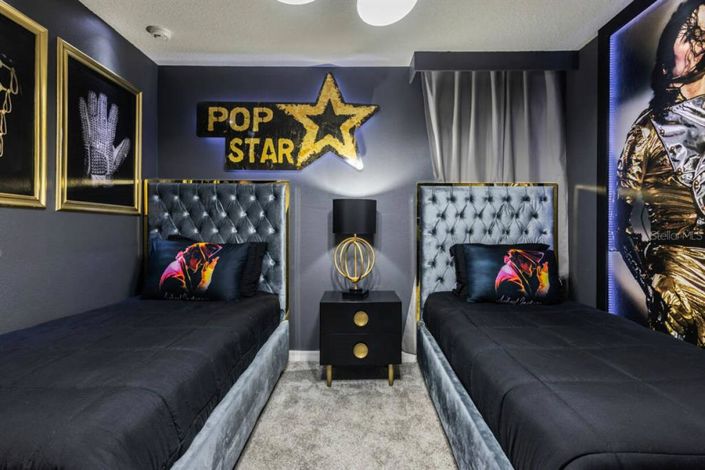 Image No.16-10 Bed Property for sale