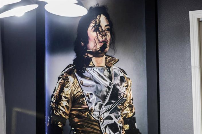 Image No.18-10 Bed Property for sale