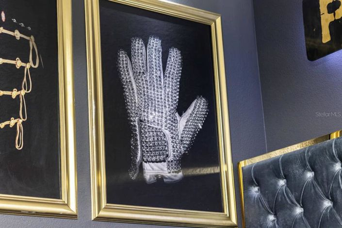 Image No.19-10 Bed Property for sale