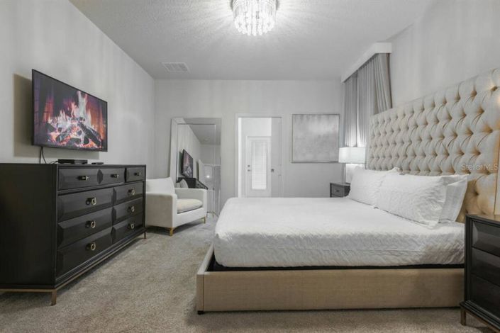 Image No.20-10 Bed Property for sale