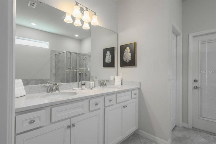 Image No.22-10 Bed Property for sale