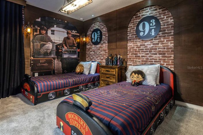 Image No.33-10 Bed Property for sale