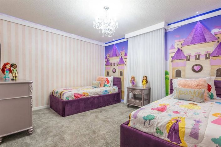 Image No.4-10 Bed Property for sale