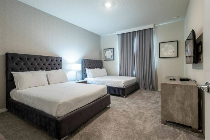 Image No.50-10 Bed Property for sale