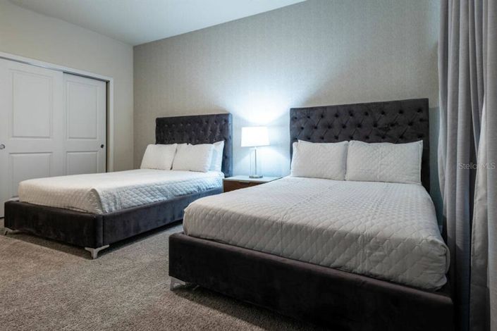 Image No.51-10 Bed Property for sale