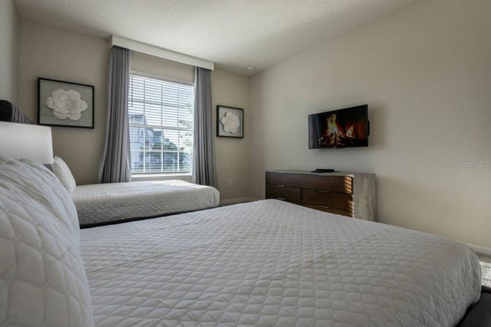 Image No.53-10 Bed Property for sale