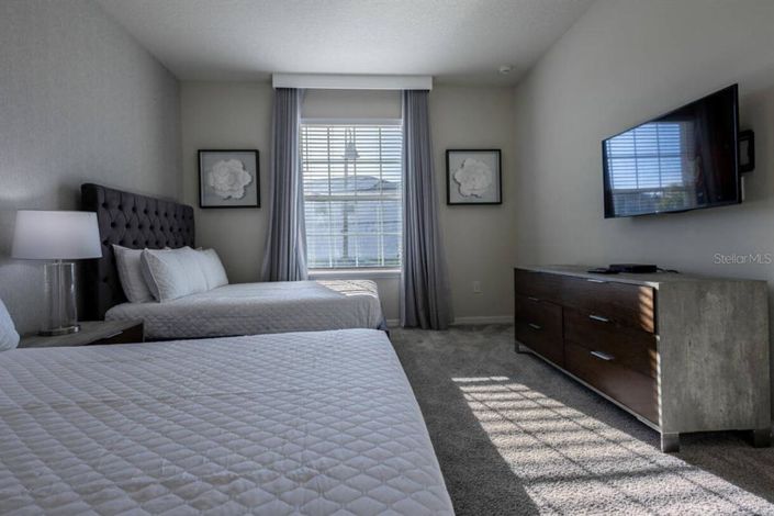 Image No.54-10 Bed Property for sale