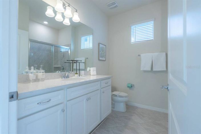 Image No.56-10 Bed Property for sale