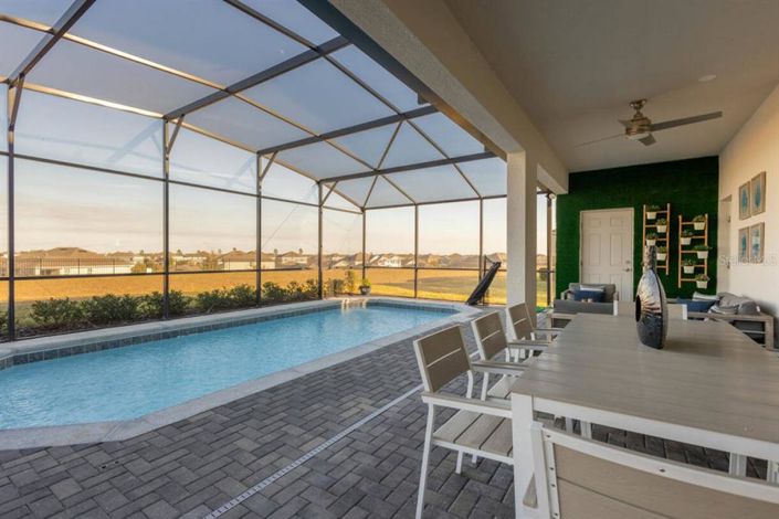 Image No.60-10 Bed Property for sale