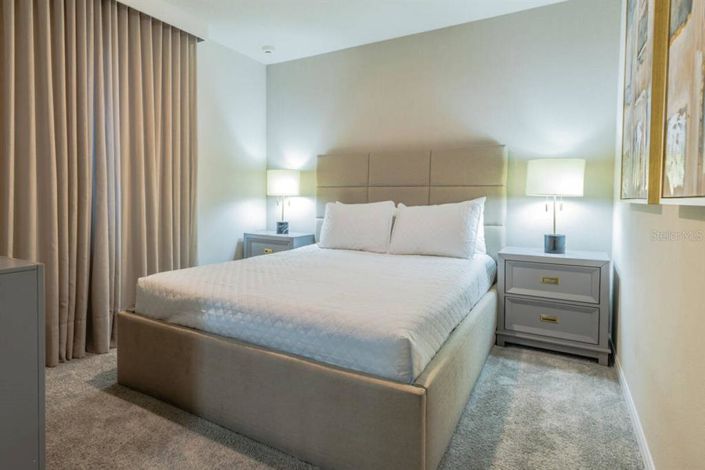 Image No.8-10 Bed Property for sale