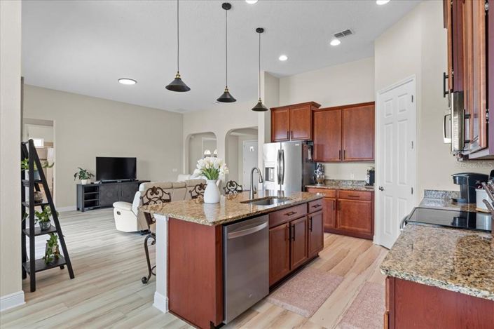 Image No.12-3 Bed Property for sale