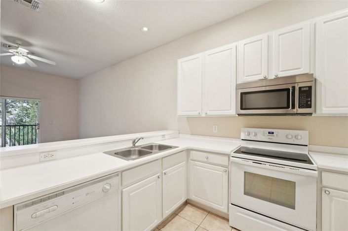 Image No.8-3 Bed Property for sale