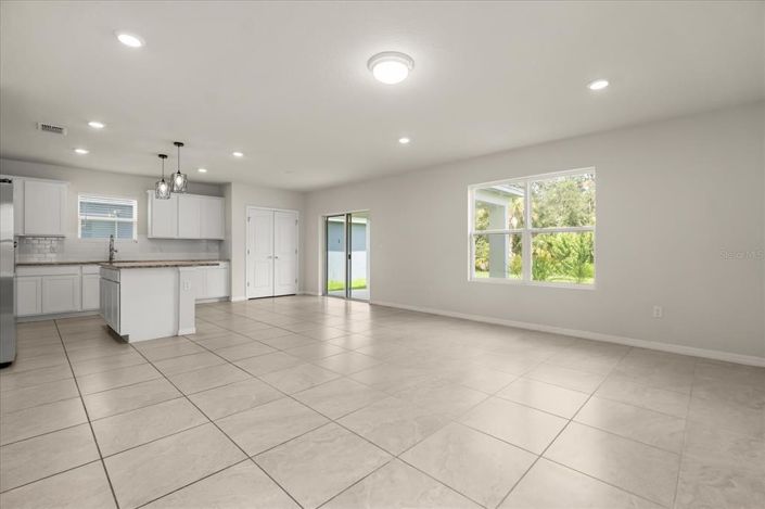 Image No.2-4 Bed Property for sale