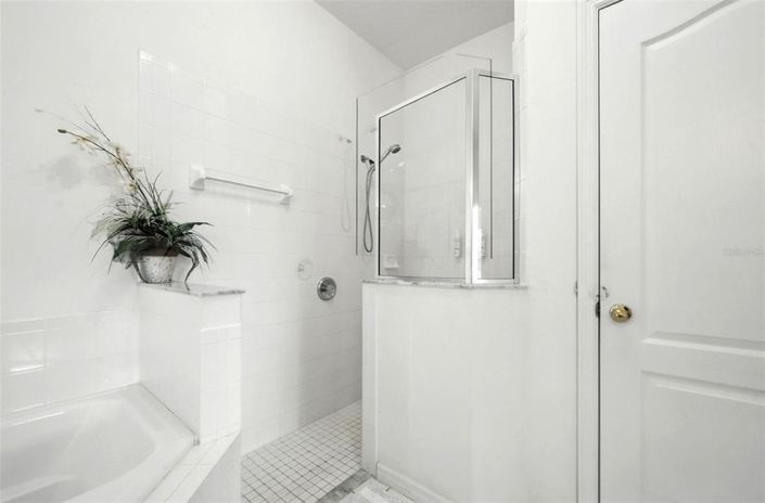 Image No.53-5 Bed Property for sale