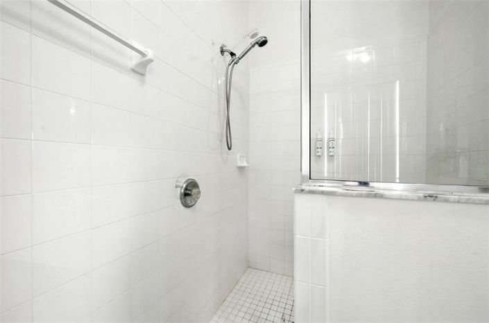 Image No.54-5 Bed Property for sale