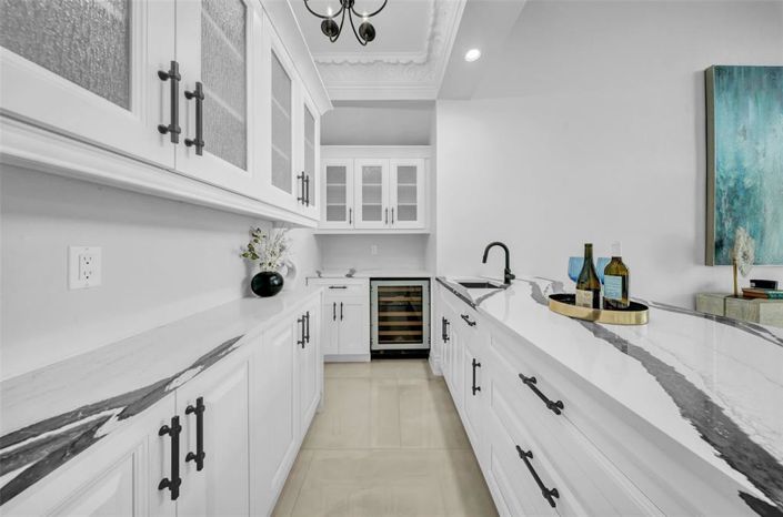 Image No.15-5 Bed Property for sale