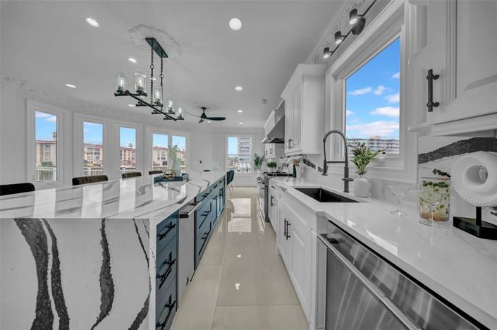 Image No.21-5 Bed Property for sale