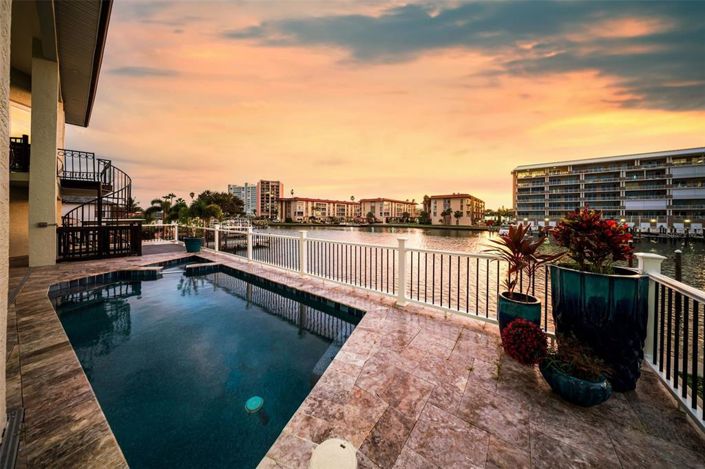 Image No.3-5 Bed Property for sale