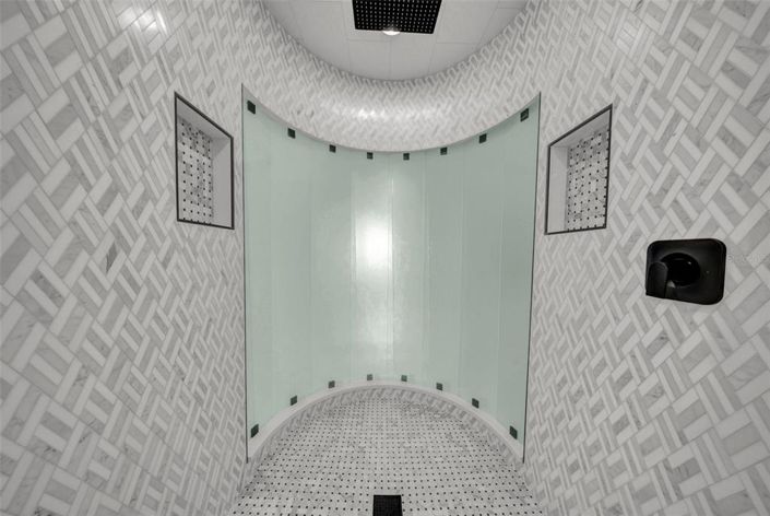 Image No.40-5 Bed Property for sale