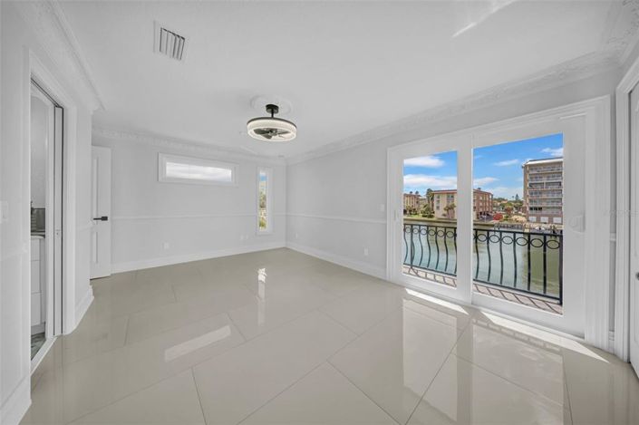 Image No.50-5 Bed Property for sale