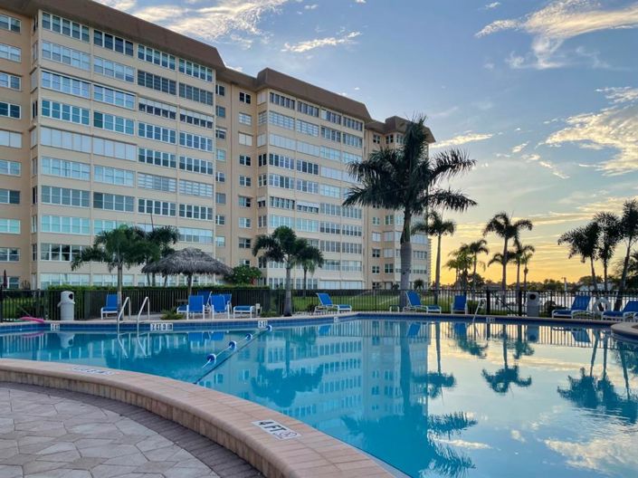 Image No.44-2 Bed Property for sale