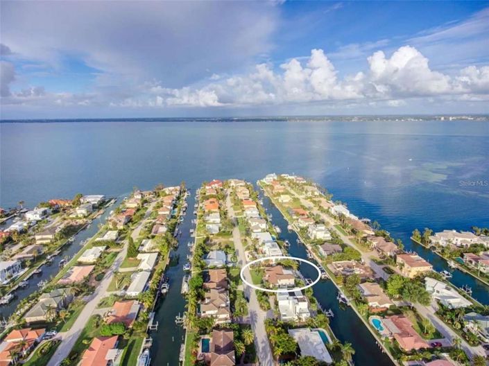 Image No.2-4 Bed Property for sale