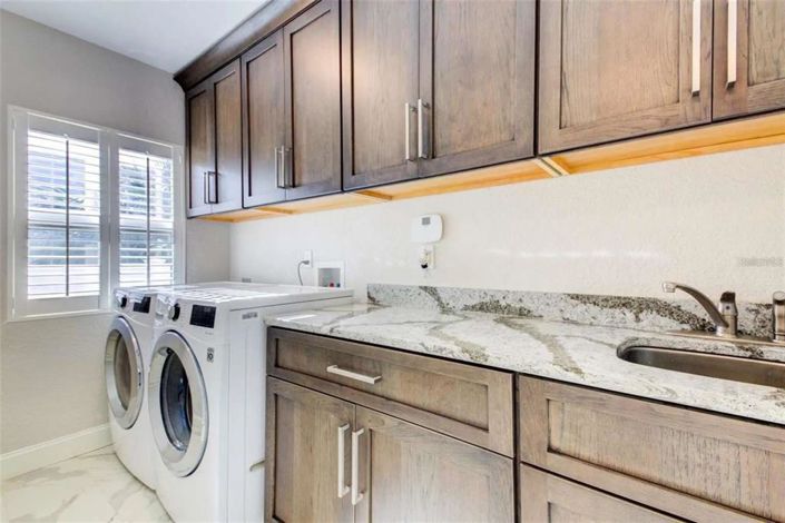 Image No.20-4 Bed Property for sale