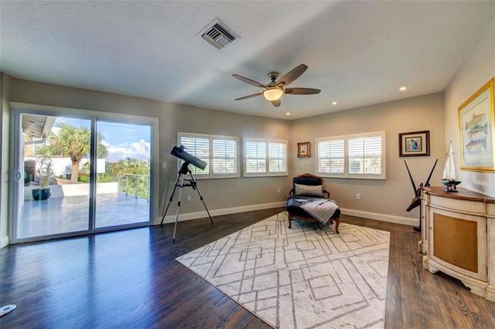 Image No.28-4 Bed Property for sale