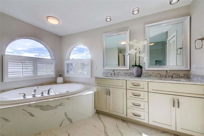 Image No.33-4 Bed Property for sale