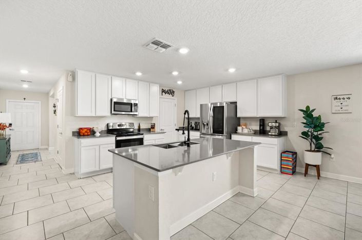 Image No.9-5 Bed Property for sale