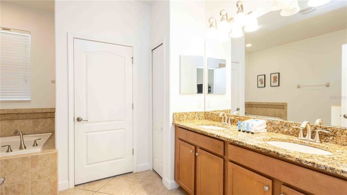 Image No.29-9 Bed Property for sale