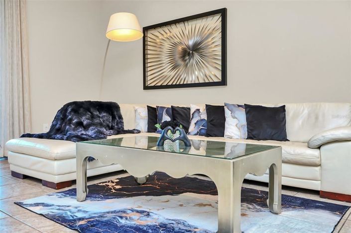 Image No.35-8 Bed Property for sale