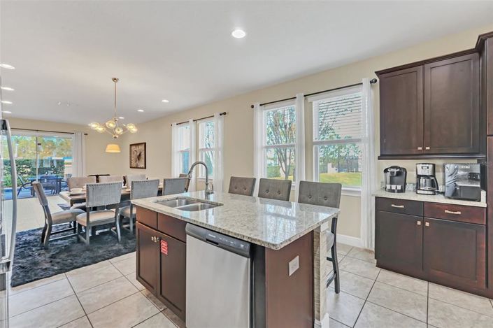 Image No.8-8 Bed Property for sale