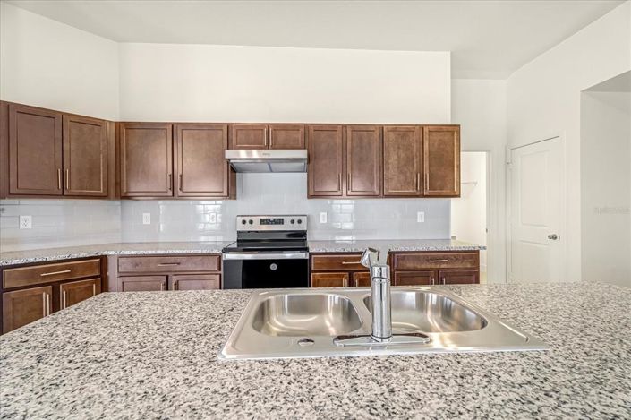 Image No.10-3 Bed Property for sale