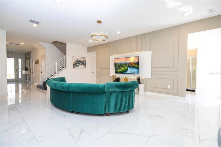 Image No.19-9 Bed Property for sale