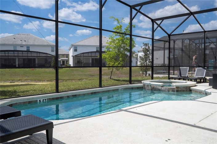 Image No.22-9 Bed Property for sale