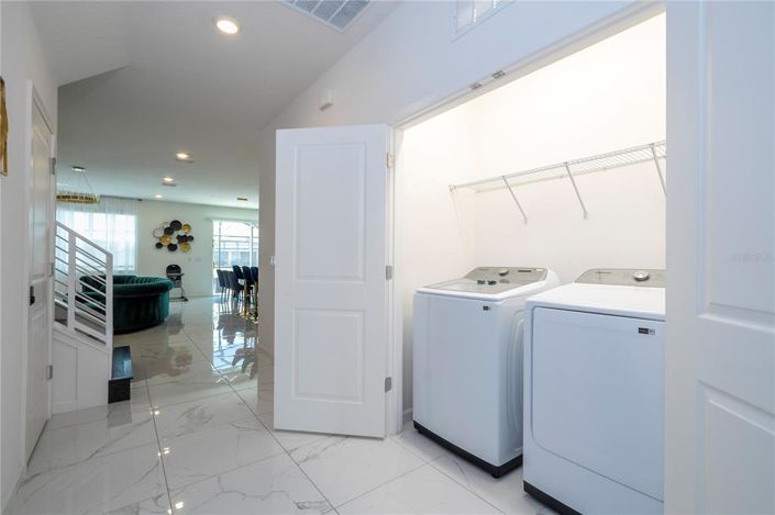 Image No.25-9 Bed Property for sale