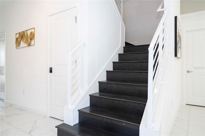 Image No.32-9 Bed Property for sale