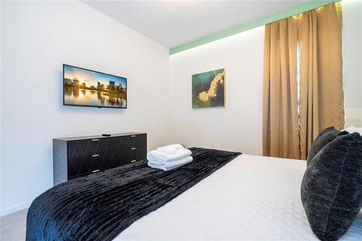 Image No.37-9 Bed Property for sale