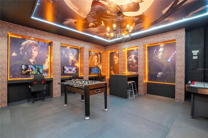 Image No.6-9 Bed Property for sale