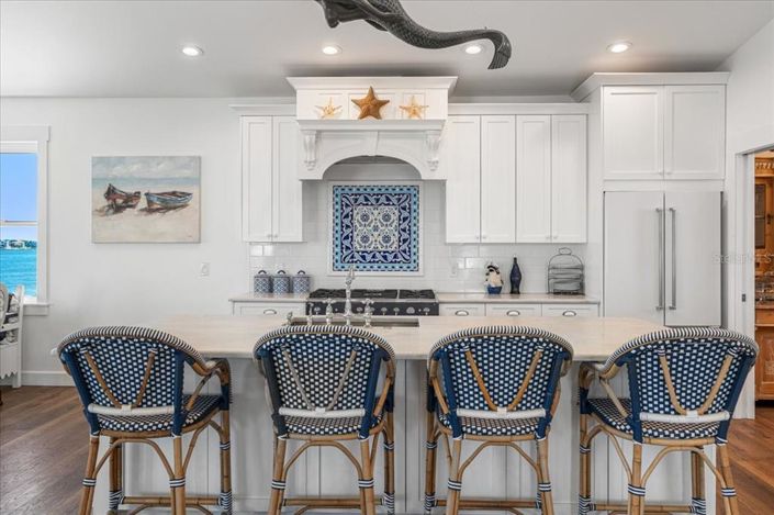 Image No.10-4 Bed Property for sale