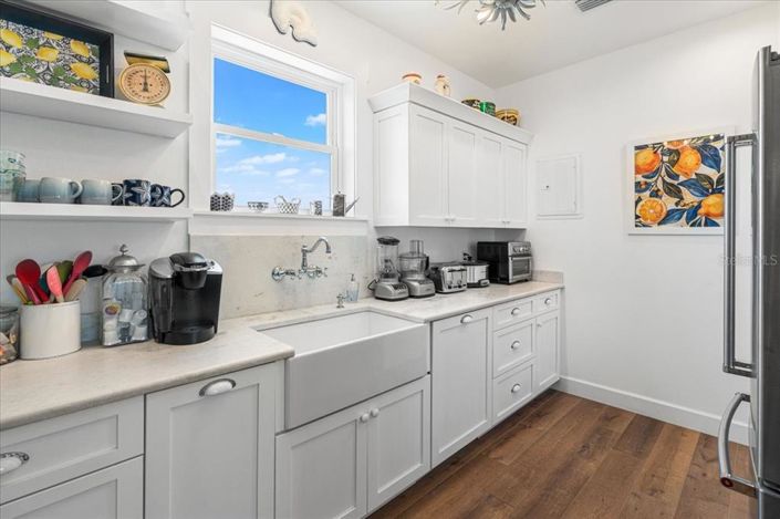 Image No.12-4 Bed Property for sale