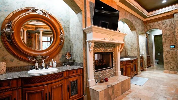 Image No.20-4 Bed Property for sale