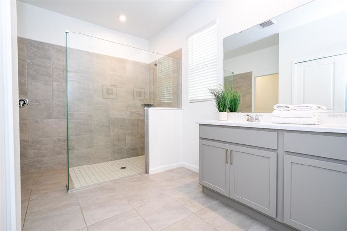 Image No.11-6 Bed Property for sale